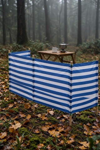 Windschutz 10 m mit acht Stöcken