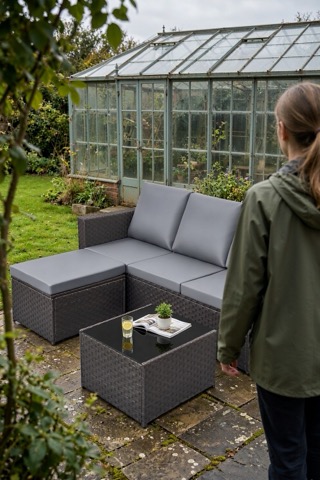 Four-seat rattan set with high backs